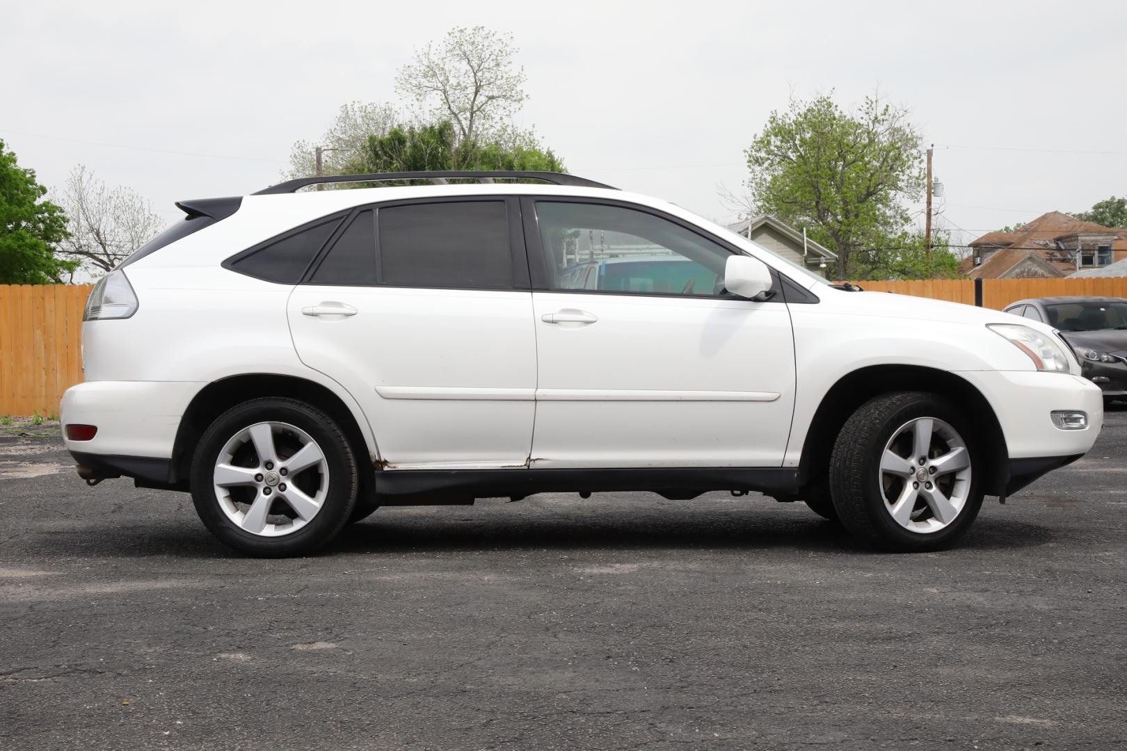 2007 WHITE LEXUS RX 350 FWD (2T2GK31U77C) with an 3.5L V6 DOHC 24V engine, 5-SPEED AUTOMATIC transmission, located at 420 E. Kingsbury St., Seguin, TX, 78155, (830) 401-0495, 29.581060, -97.961647 - Photo#3